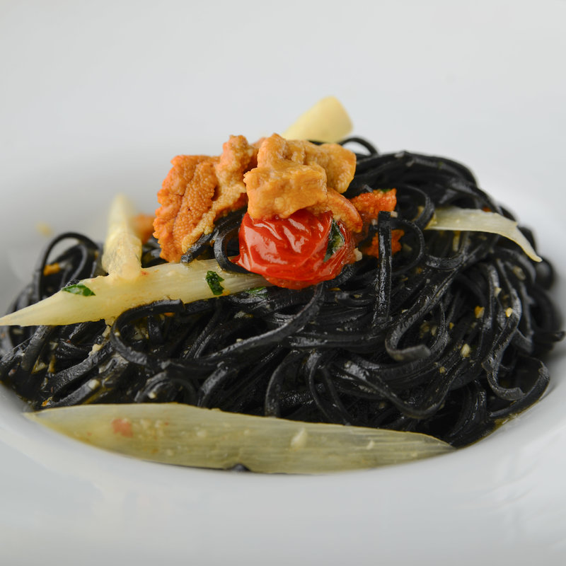 イカ墨と雲丹のパスタ(ヴィヴィ　ラ・ベルデ （ViVi la verde）)