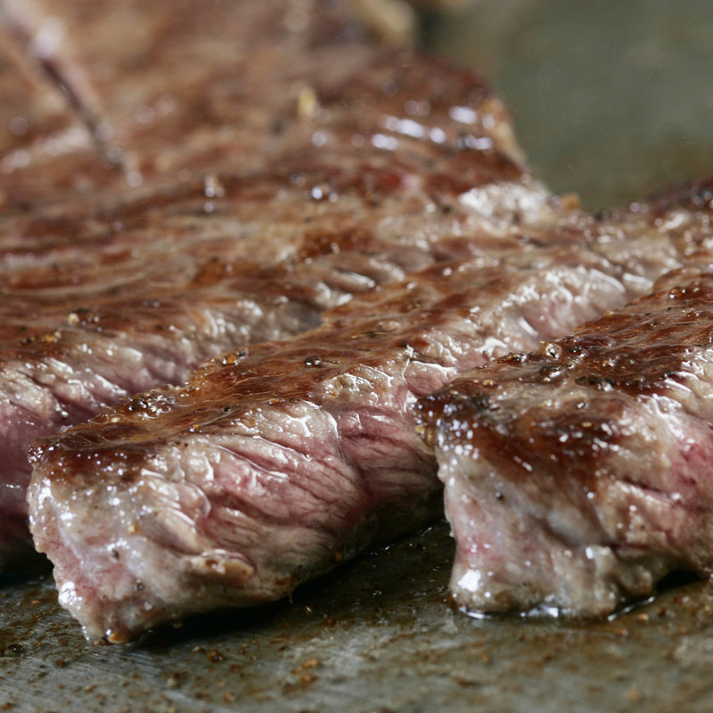 和牛カルビのステーキ(鉄板焼・炭火焼　WASSHOI)