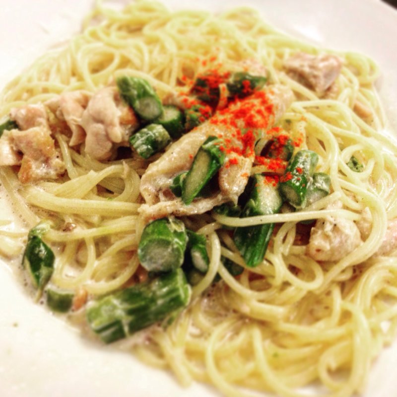 鶏肉とアスパラのクリームソース(イタリア大衆食堂 堂島グラッチェ 南森町店)