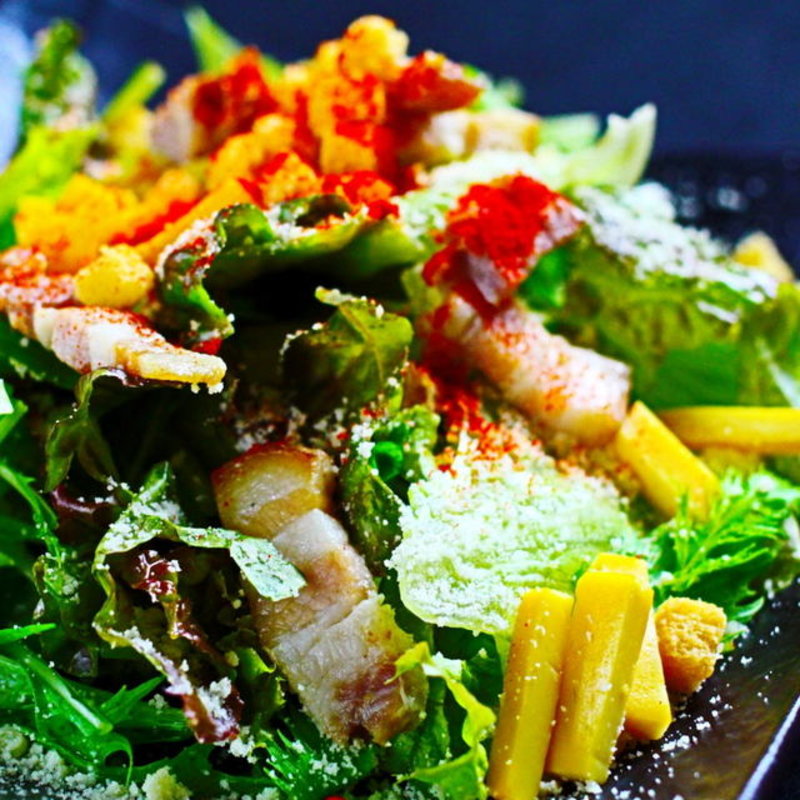 自家製ベーコンのシーザーサラダ(秋葉原バル モンパカ )