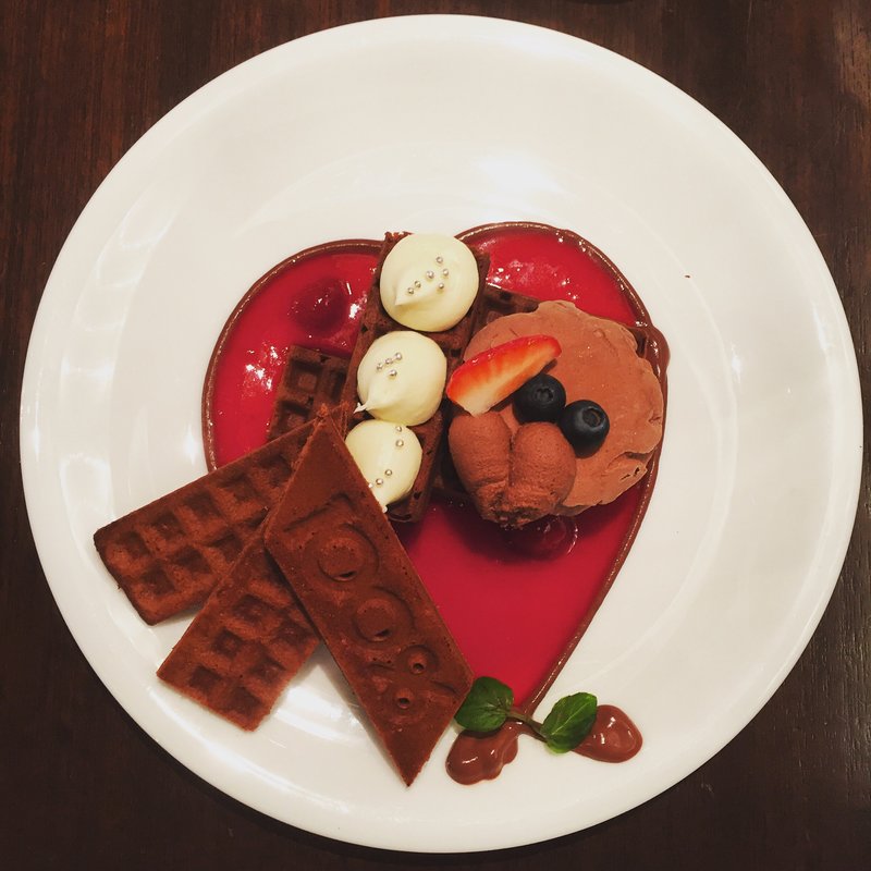 ブラジルカカオと5種のベリーのスペシャルワッフレート(100% Chocolate Cafe. （100％チョコレートカフェ）)