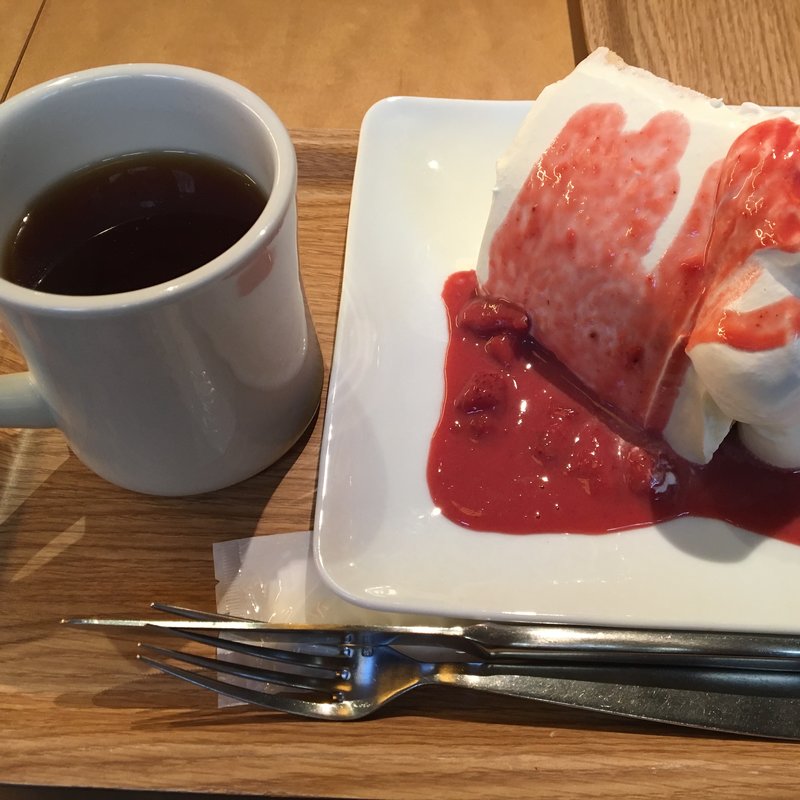 ストロベリーチーズシフォンケーキ(マーサー ビス 恵比寿)