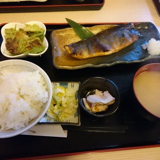 本日の焼き魚定食 ・ 縞ホッケ (和・洋食堂 だいす家)