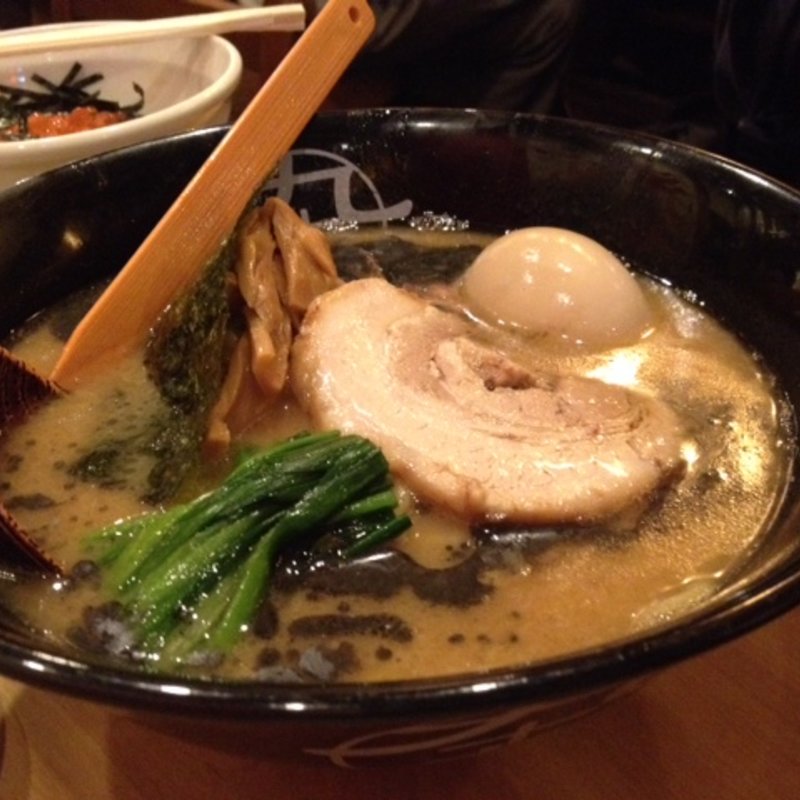 しょうゆとんこつラーメン(九十九ラーメン)