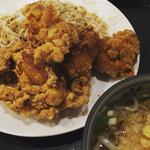 もと唐揚げ定食(まるまるうどん東長崎店)