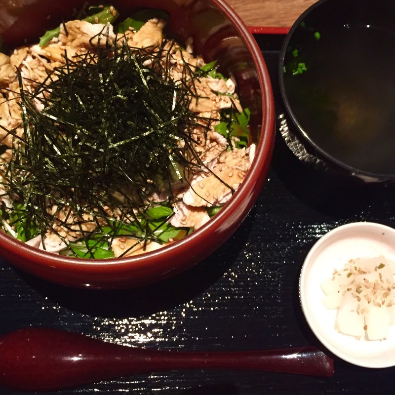 週替わりメニュー （そぼろ丼鶏しょうがやき油淋鶏etc）(宮崎地鶏 旬彩 神楽 市兵衛町 )