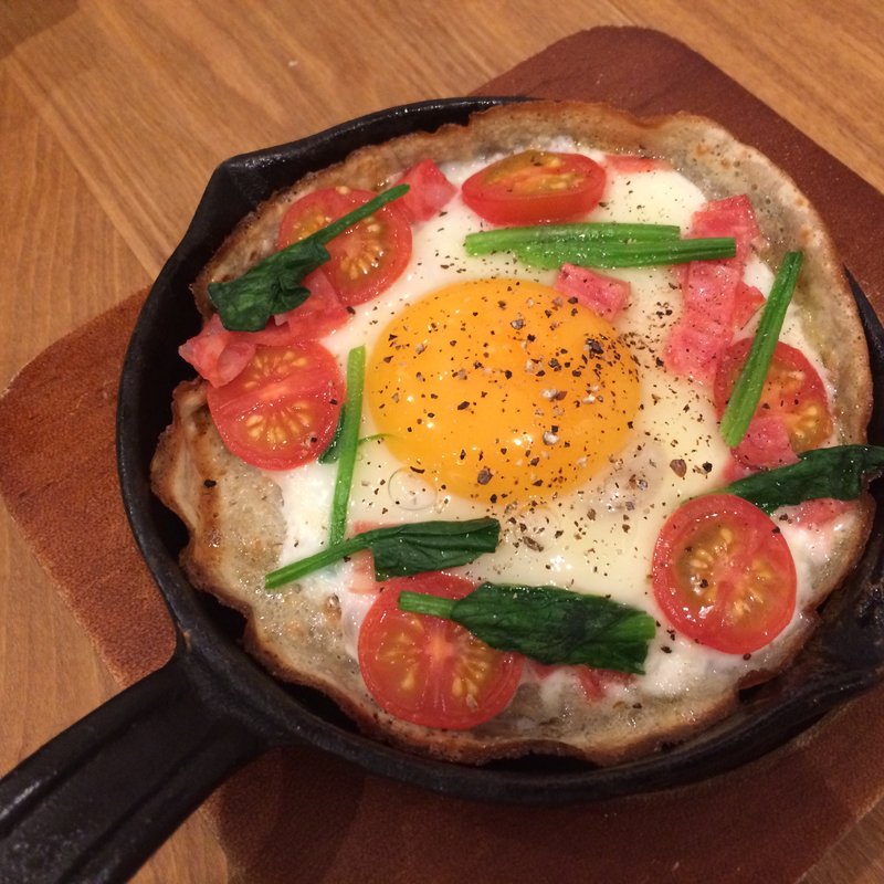 サラミとトマトのミニガレット(新宿 オイスターズインク)