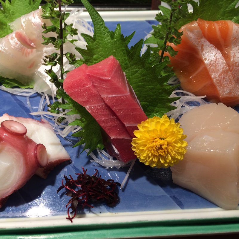 [刺身]刺身盛り合わせ 〈5点盛1人前〉(築地玉寿司 築地本店)