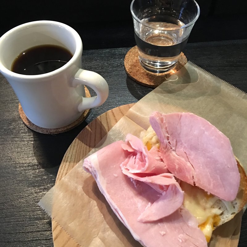 厚切りハムとチェダーチーズのホットチャパタ(マーノプラス （mano+）)