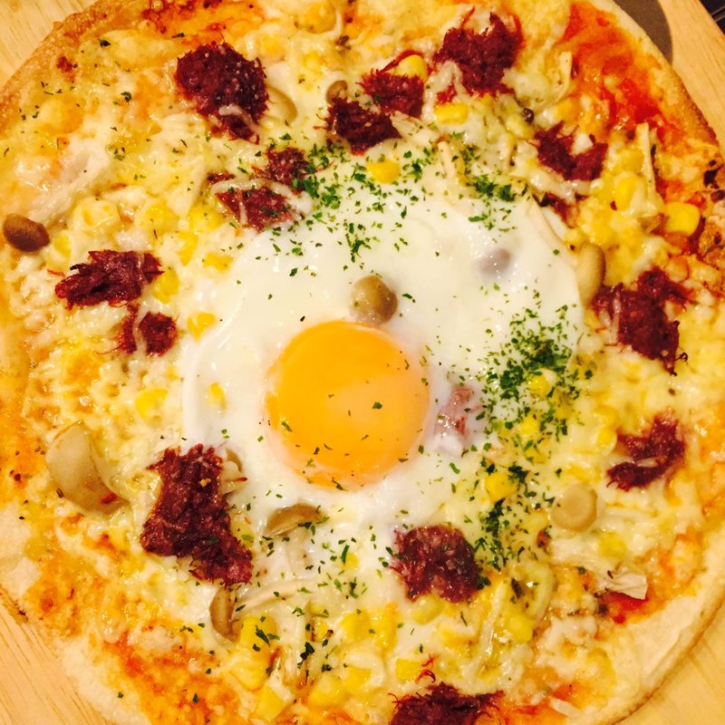 コンビーフ・コーン・エッグ ピッツァ(Complice)