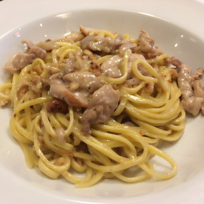 地鶏もも肉とナッツのパスタ(パルパスタ 倉敷店 （Pal Pasta）)