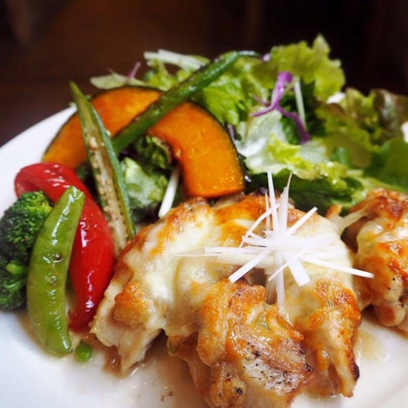 鳥もも肉のオーブン焼き(カフェ ド ガモヨン （café de GAMOYON）)