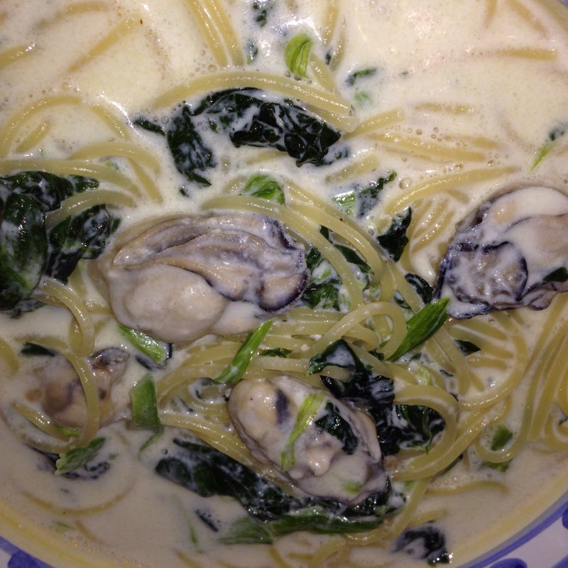 カキとほうれん草のクリームスパゲティ(サルーテ)