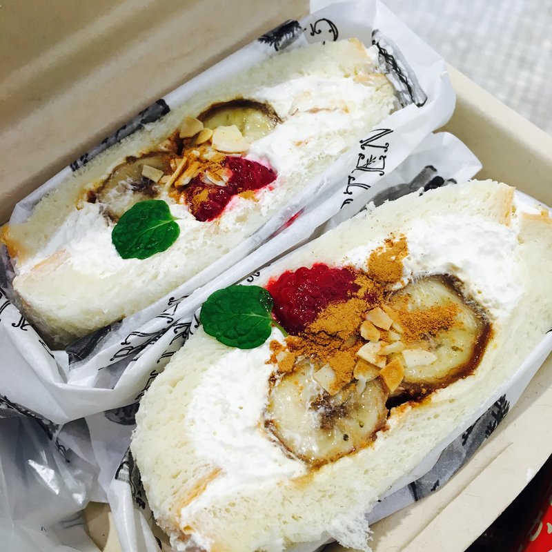 季節のフルーツサンド(garten)