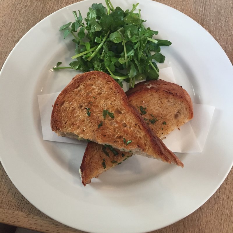 モッツァレラとセージのホットサンドイッチ(bills 横浜赤レンガ倉庫)