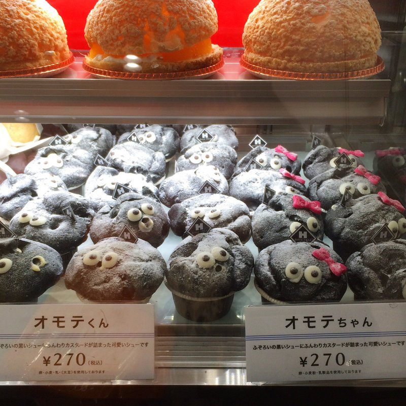 オモテくんとオモテちゃん(洋菓子のヒロタ エチカ表参道店)