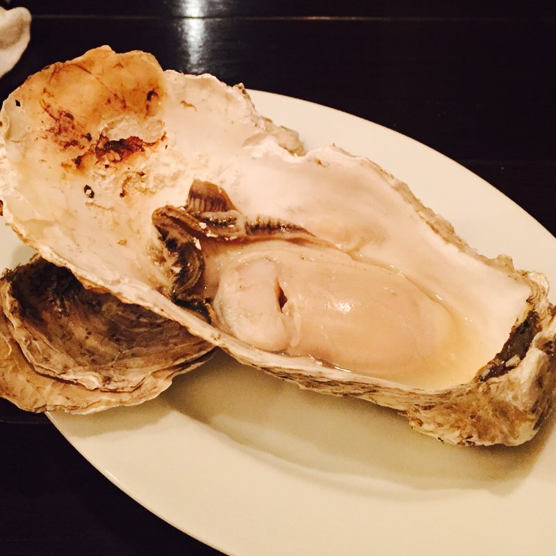 北海道仙鳳趾産 焼きガキバター醤油で(AG 北新地 )