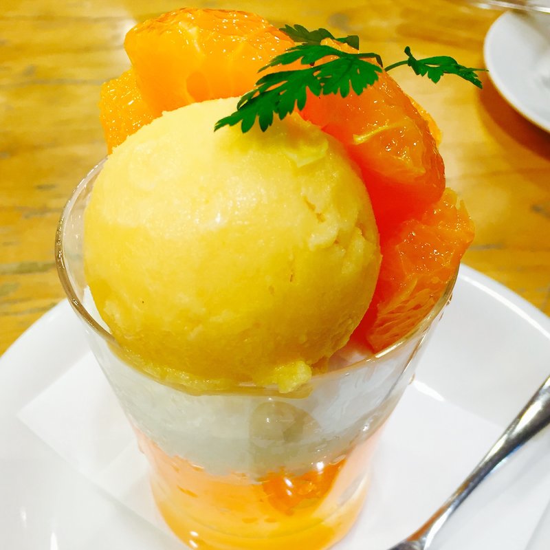 みかんヨーグルトパフェ(キムラフルーツ 三番街店)