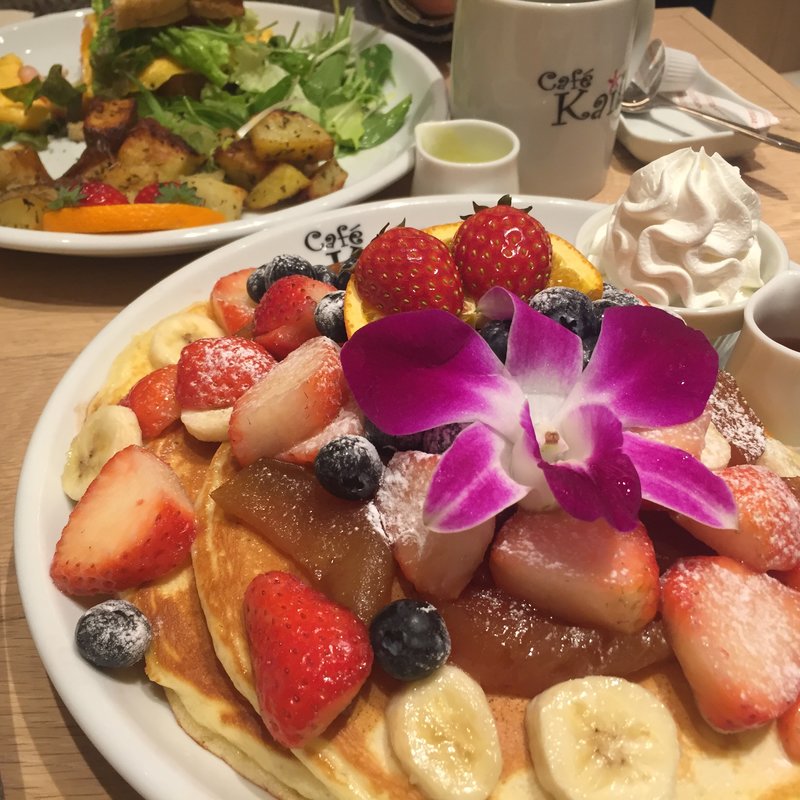 カイラ・オリジナル・パンケーキ（トッピング全部のせ）(カフェ・カイラ)