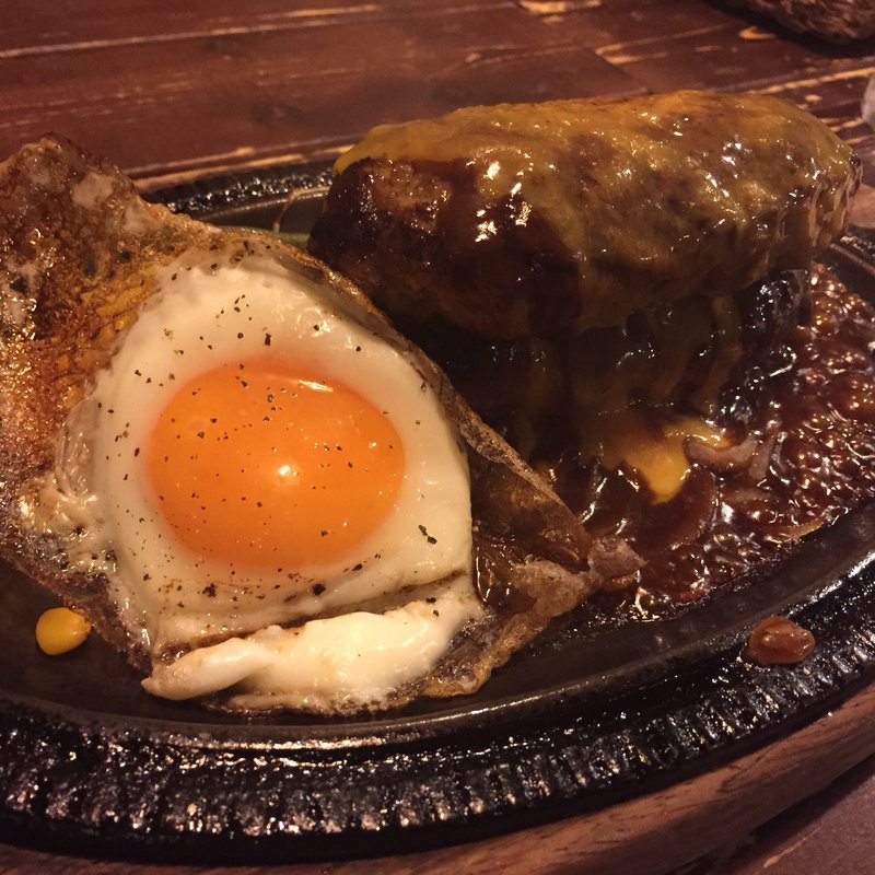 チェダーチーズのタワーハンバーグ 2段(bang!bang!ステーキ&てごねハンバーグ)