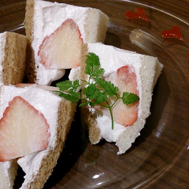 大粒苺サンドウィッチ(京橋千疋屋 表参道原宿店)