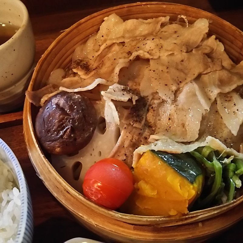 豚肉のせいろ蒸し(大衆酒場 匠)