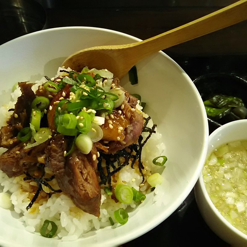 牛すじ煮込み丼(TORIKO)