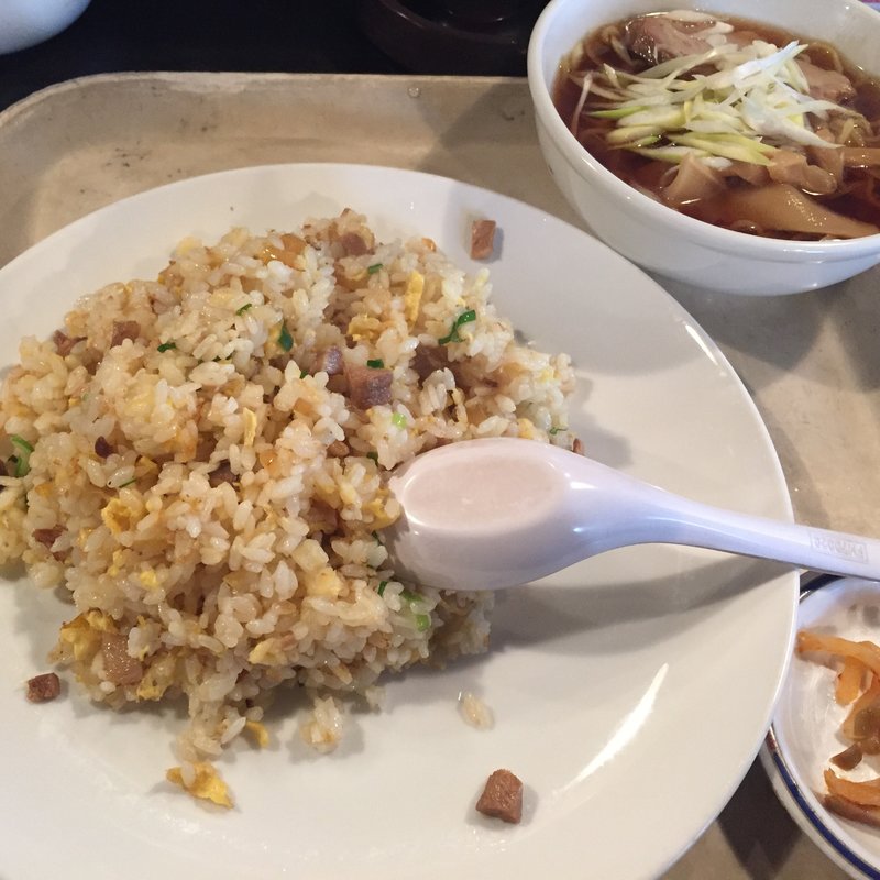香港炒飯半ラーメンセット(香港屋台 九龍 原宿店 （ホンコンヤタイ クーロン）)
