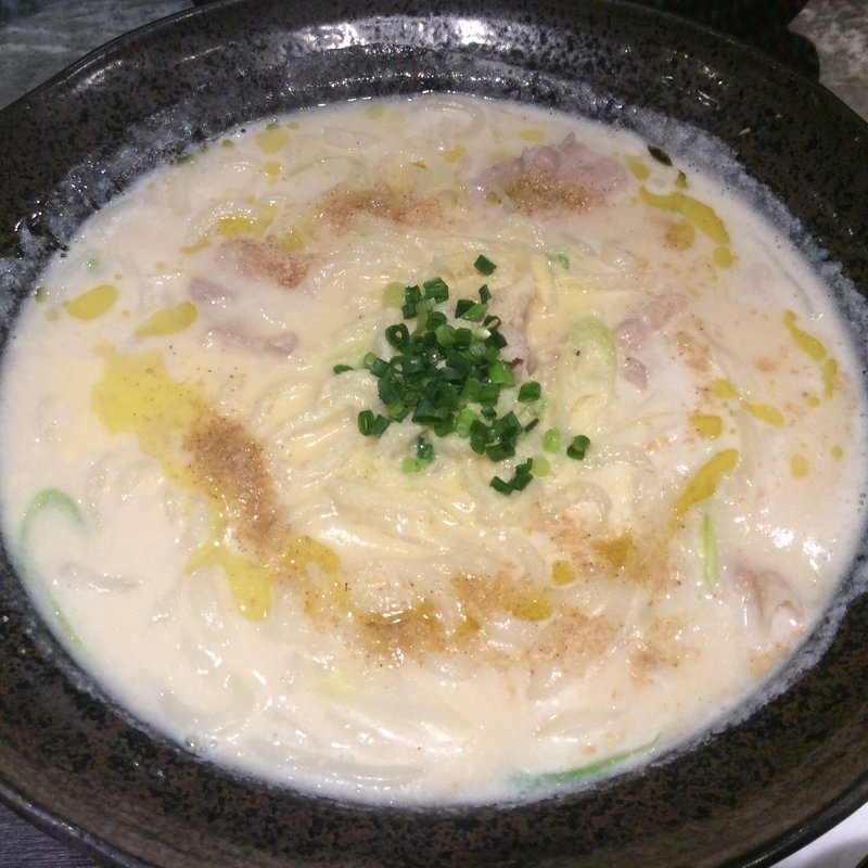 薄切り豚肉と刻み生姜の白味噌クリープうどん(うどん伊呂波)