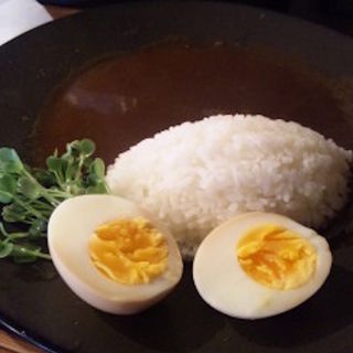 カレーライス煮卵トッピング(おばんざい『おばや』)