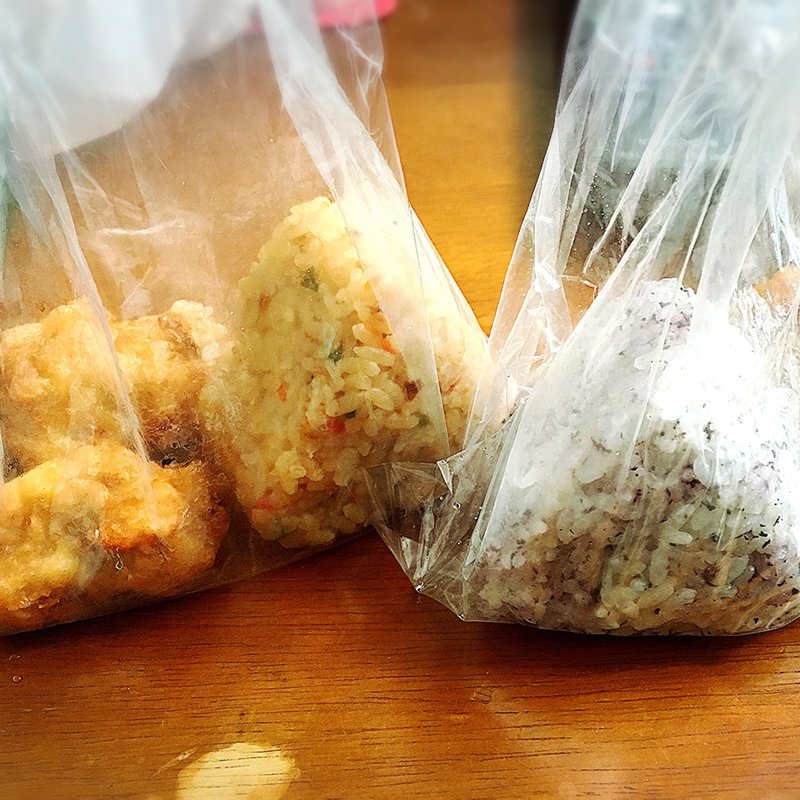 ジューシーおにぎり(よろずストア)