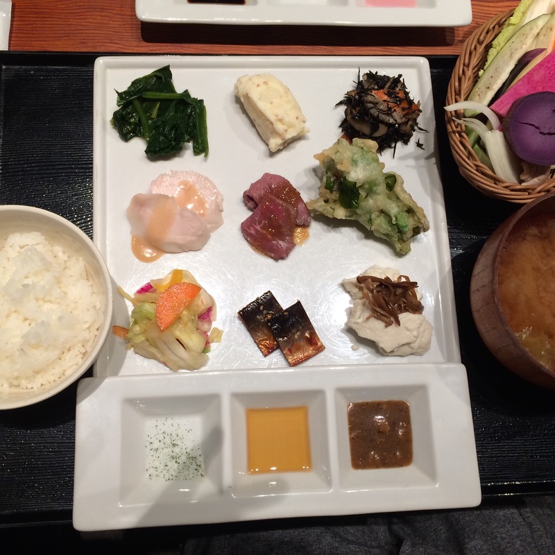 9種のおばんざい御膳 サラダバーセット(農家の台所)