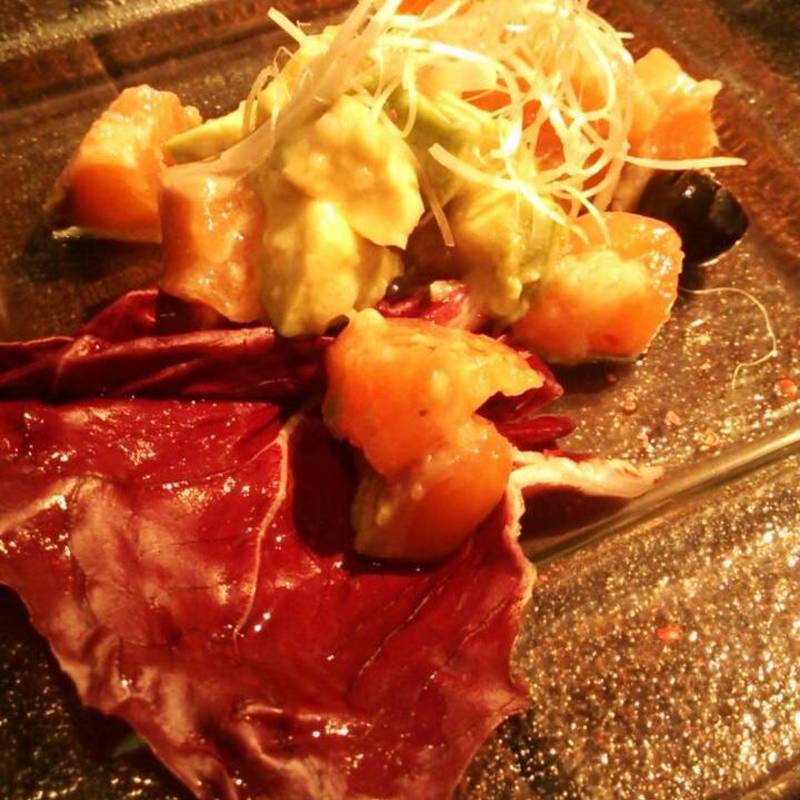 サーモンマリネアボカドタルタル(カンパーニュ ワイン酒場)