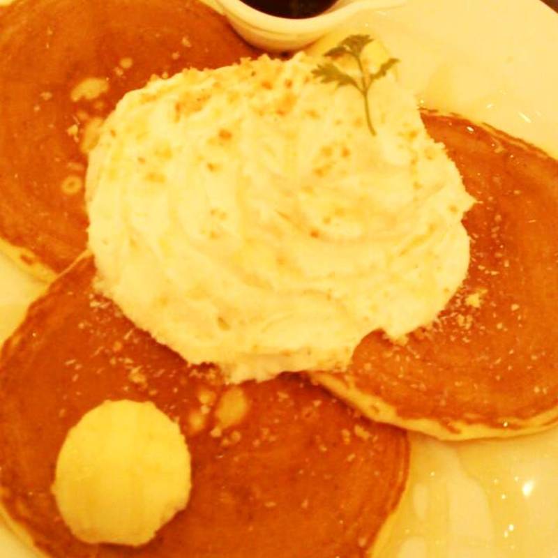 発酵バターとホイップのパンケーキ(Cafe Holiday)