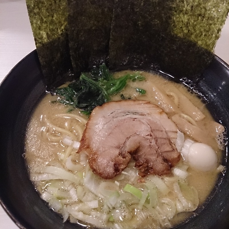 醤油豚骨ラーメン (ゴル家 長津田店)