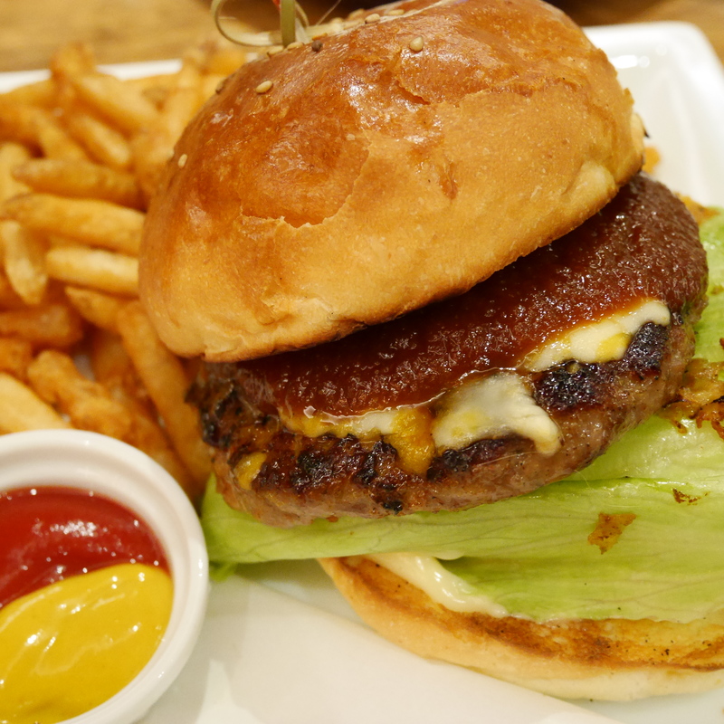 ムームーバーガー(Muu Muu Diner ＆ 100％ Kona Coffee)