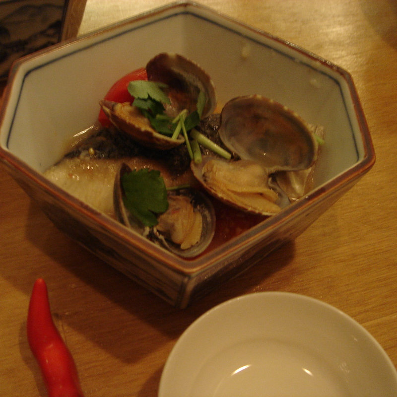 さばとアサリの酒蒸し(やくみや )