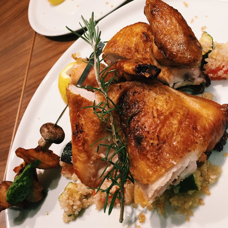 ハーブローストチキン（1/2）キヌアのタブレサラダ添え(PANINO VINO)