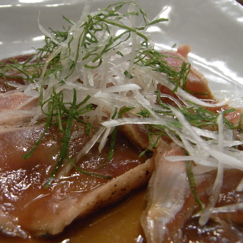 炙りマグロのカルパッチョ(やくみや )