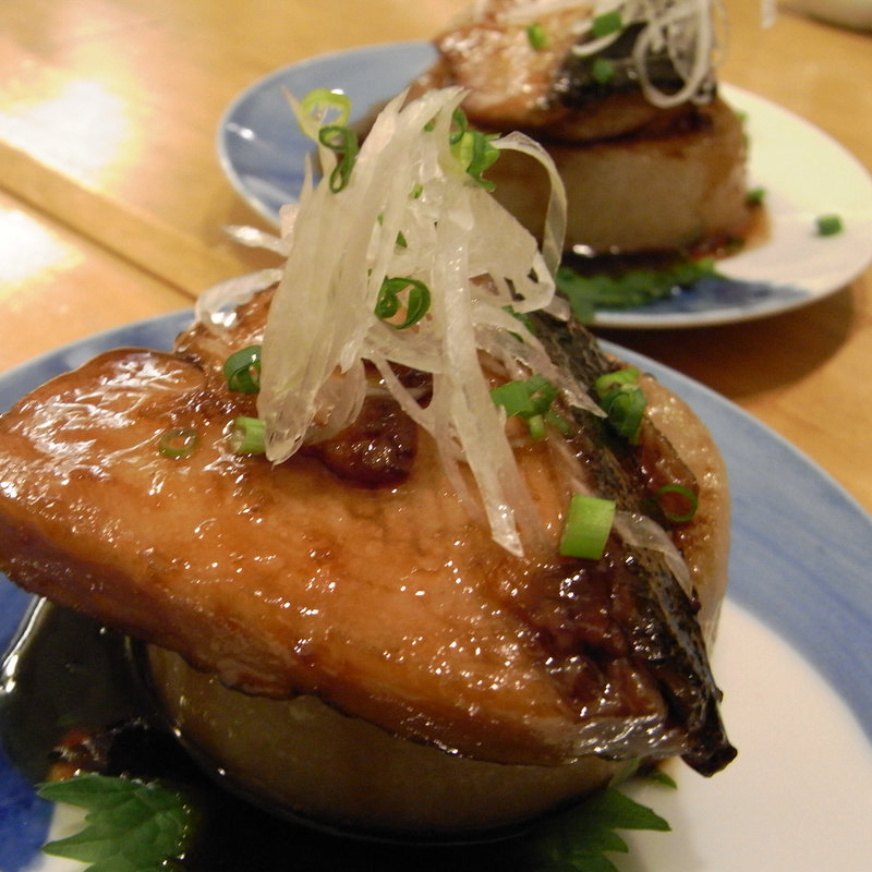 サバの照り焼きと大根(やくみや )