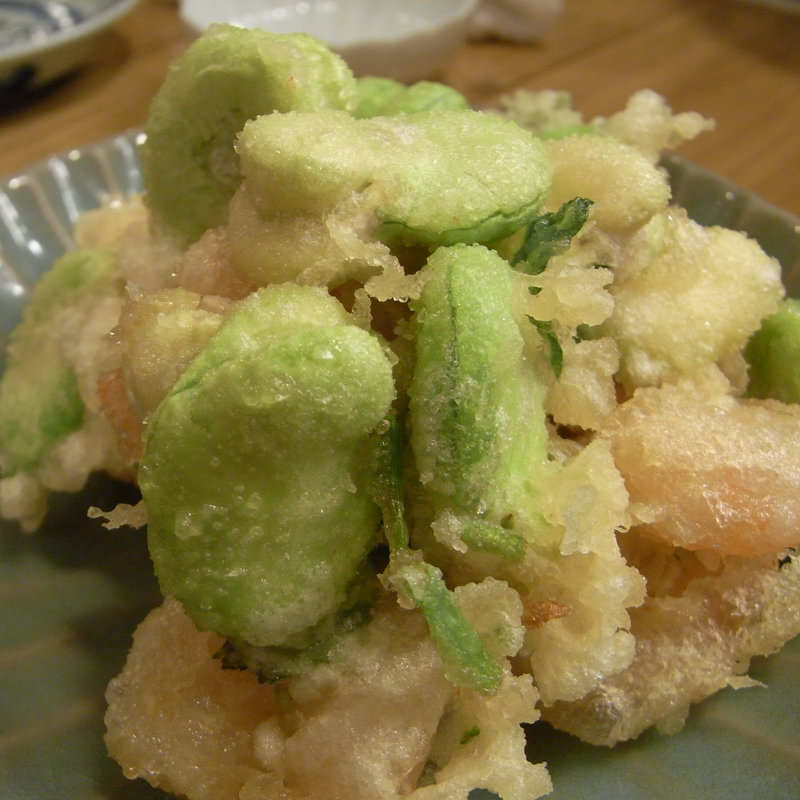 ソラマメと海老のかき揚げ(やくみや )