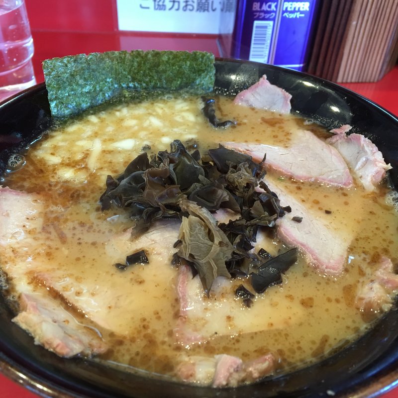 とんこつ醤油チャーシューメン(六ちゃん )