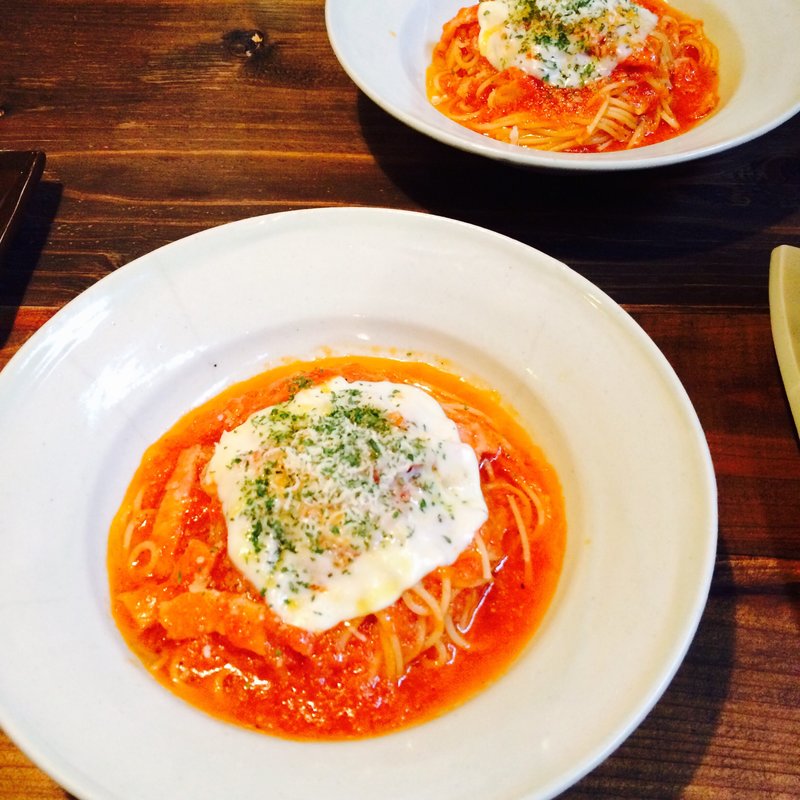 4種のチーズとベーコンのトマトパスタ(Cochi Design and cafe)