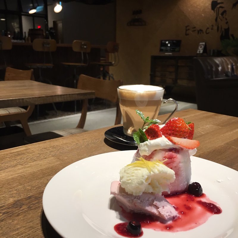 イチゴレアチーズ大福＆カフェラテ(mono grande)