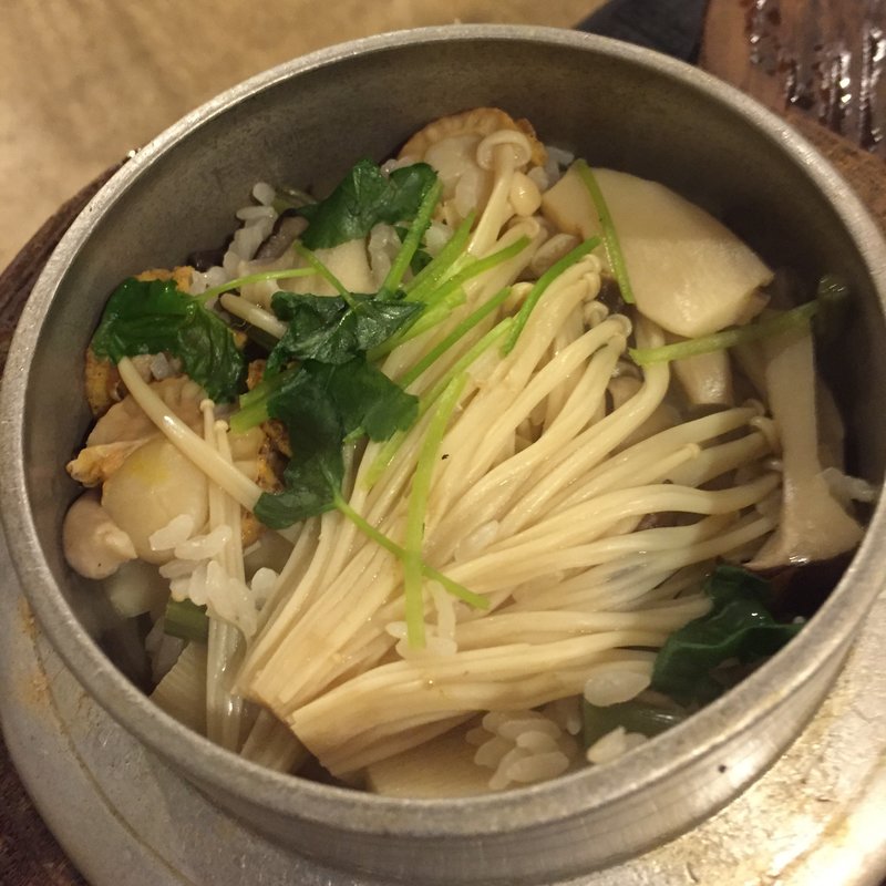 いろいろキノコのホタテバター釜めし(まこと 参道店 )