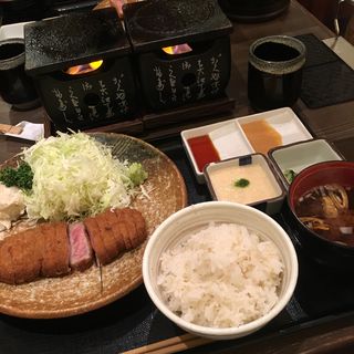 牛かつ・麦めし・とろろ定食(牛かつもと村 渋谷分店)