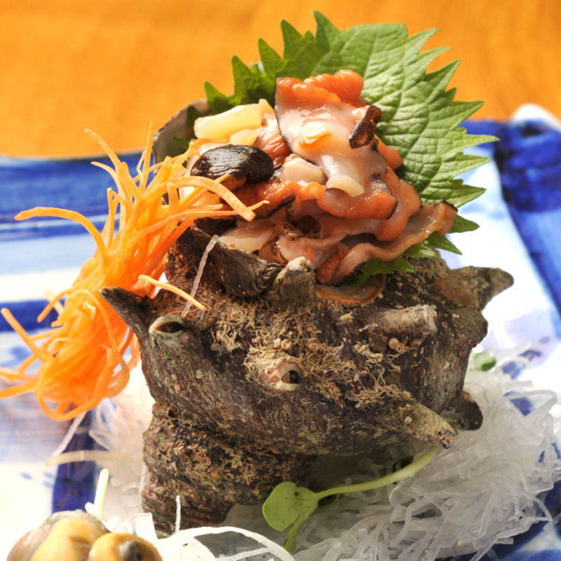 旬の味覚。新宿エリアのサザエ料理