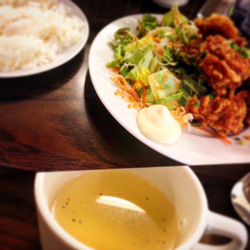 唐揚げ定食、マヨ付き(イタリア大衆食堂 堂島グラッチェ 南森町店)