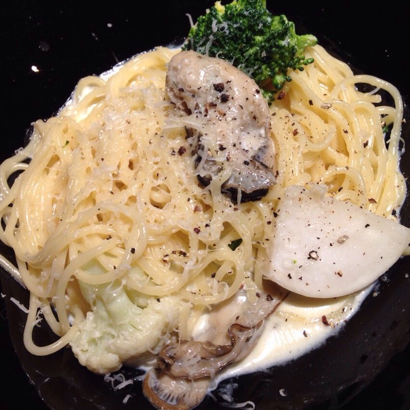 北海道産牡蠣と冬野菜のホワイトクリームパスタ(タヴェルナ　トーキョー)