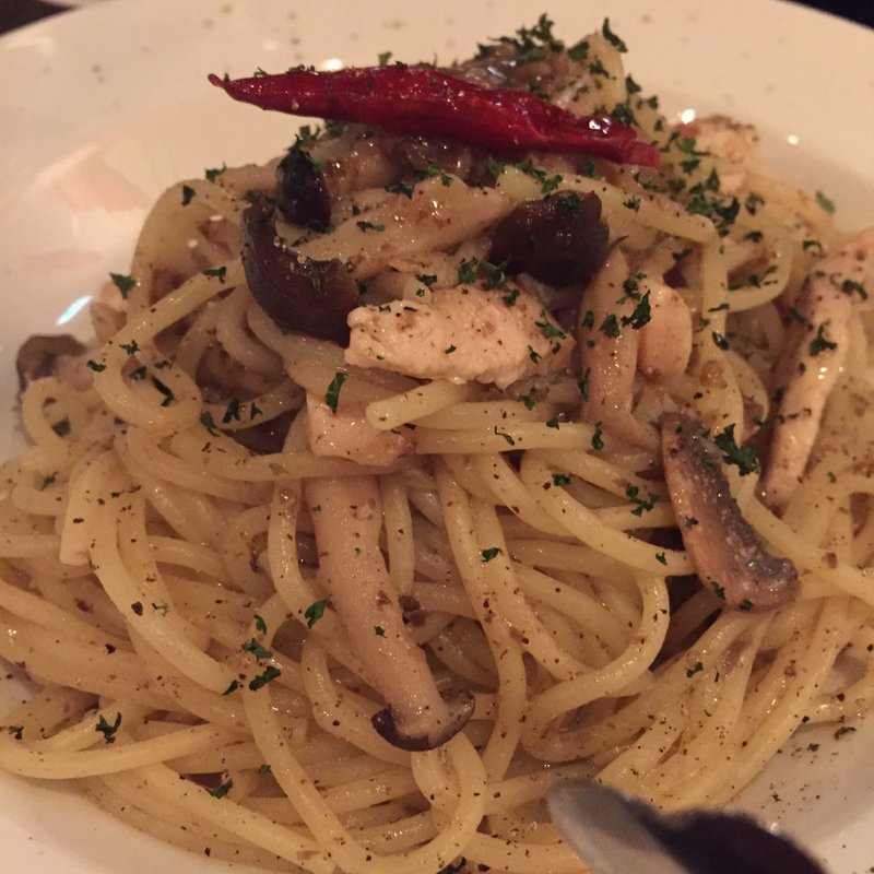 スモークチキンときのこのペペロンチーノ(オリオン （Restaurant Bar ORION）)